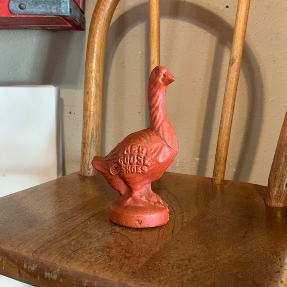 RED GOOSE SHOES Accents Euc Collectible Red Goose Cast Iron Coin
